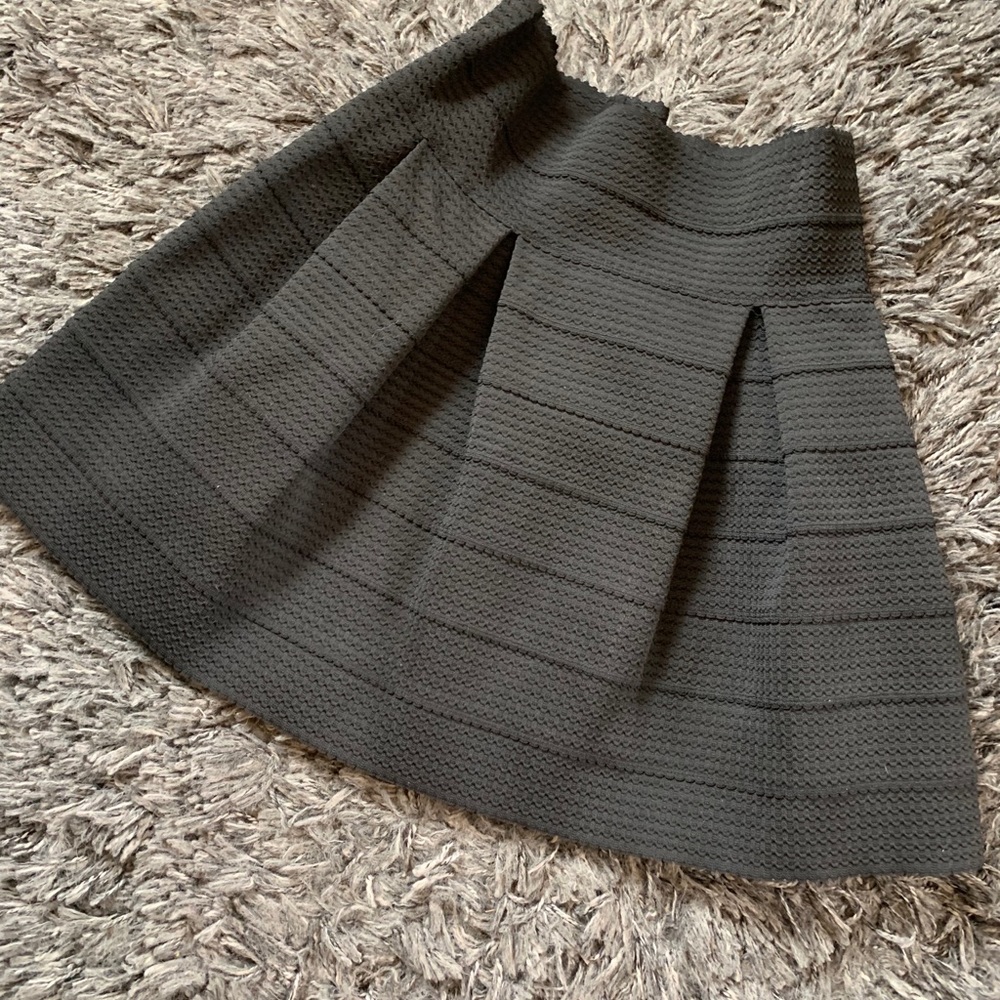 H&M mini skirt - Picture 4 of 4